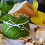 groen-pesto-basilikum-opskrift-hjemmelavet